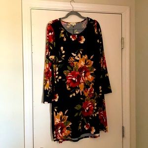 Hardly worn dress, doesn’t fit anymore.